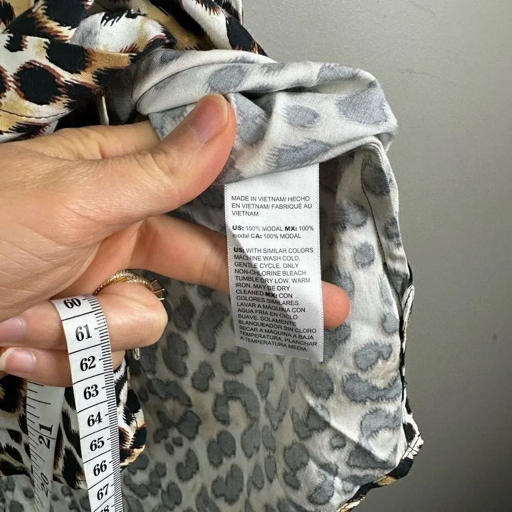 Chico’s animal printed casual button down shirt size 2 - Picture 6 of 9